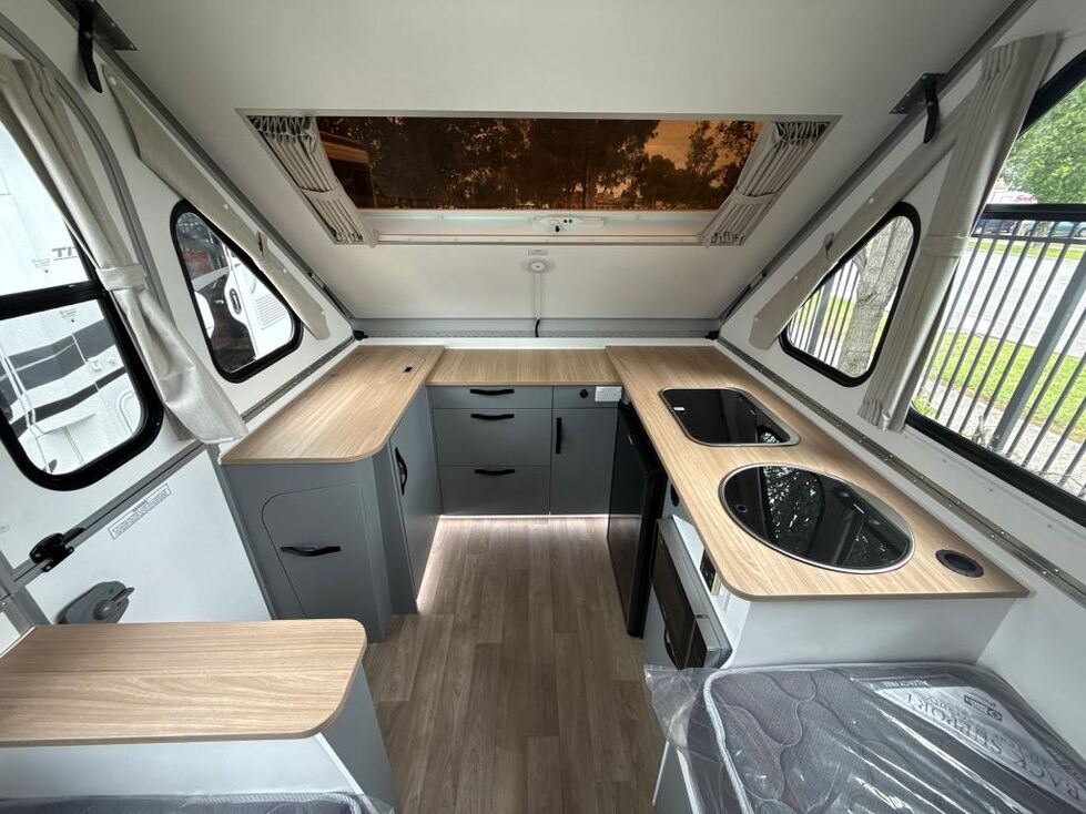 2025 AVAN CRUISELINER 5 ADVENTUER PACK