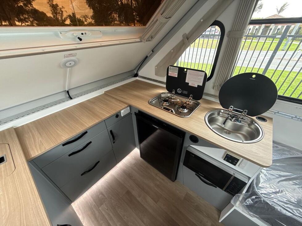 2025 AVAN CRUISELINER 5 ADVENTUER PACK