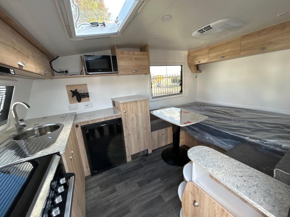 AVAN ASPIRE 402 HARDTOP