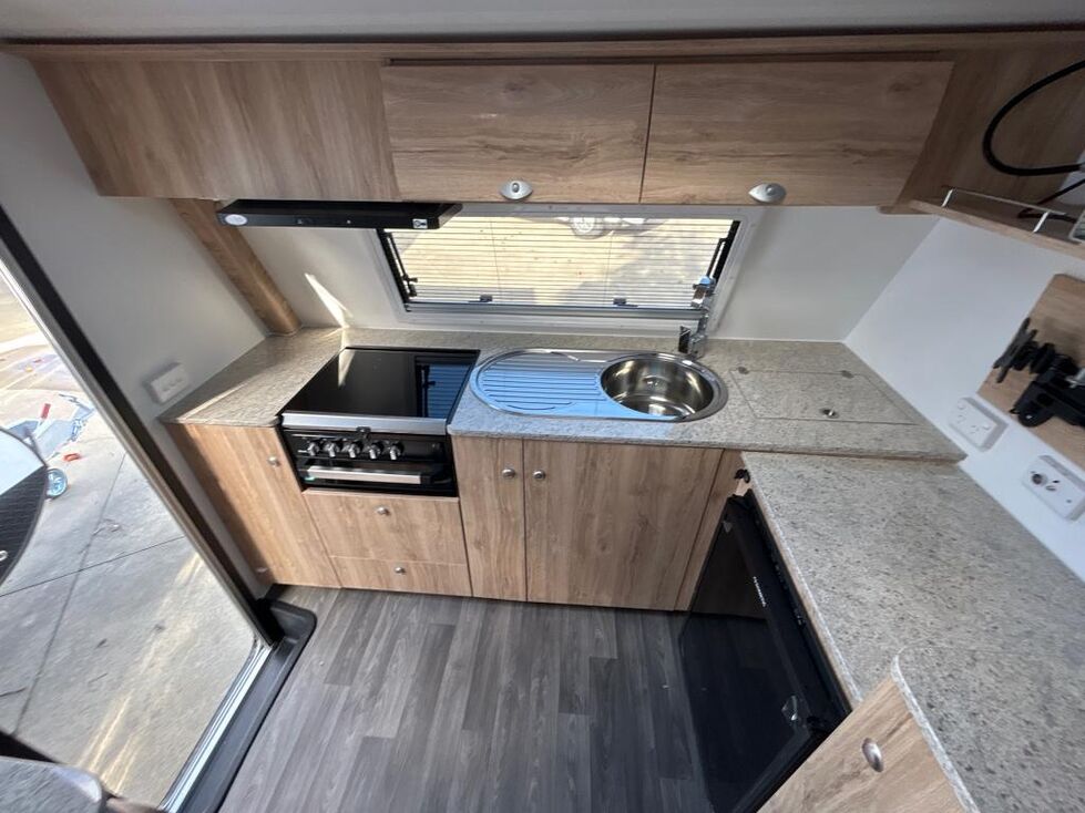 AVAN ASPIRE 402 HARDTOP