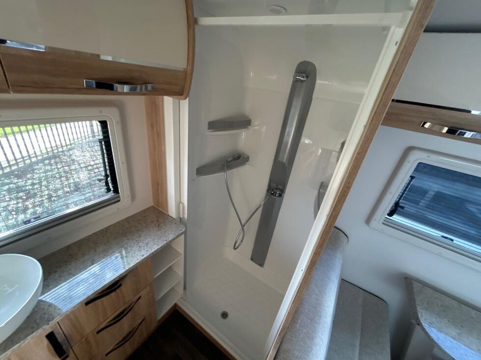 AVAN ASPIRE 555 HARDTOP