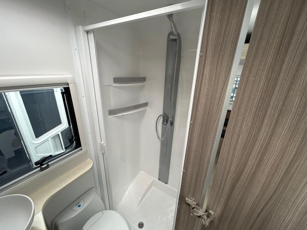 AVAN OVATION M5 B CLASS