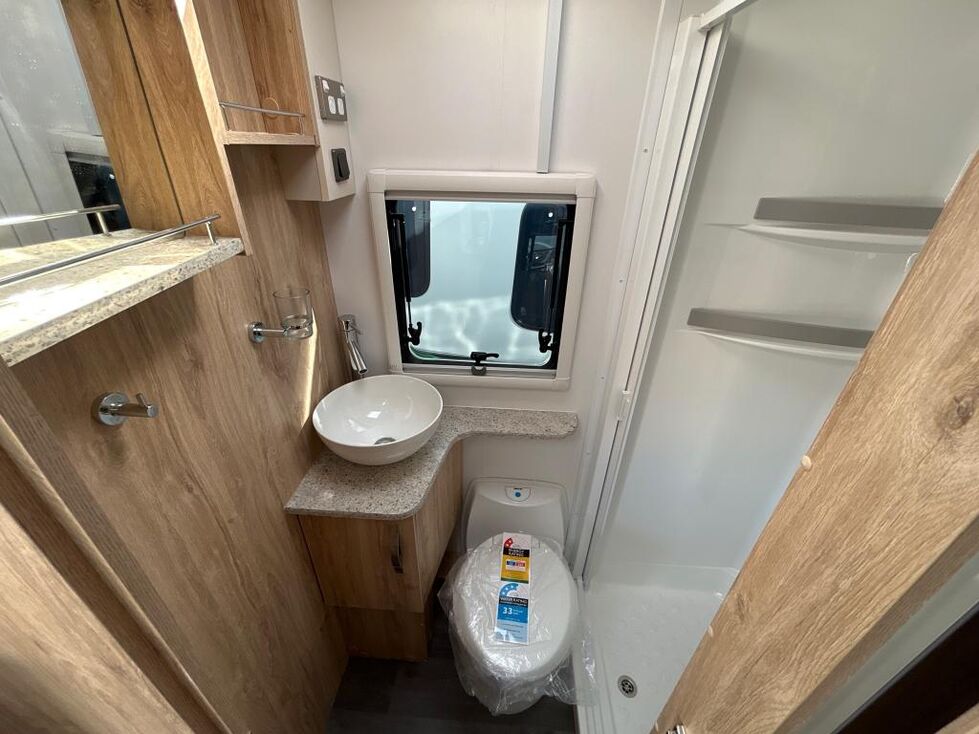 AVAN OVATION M6 B CLASS