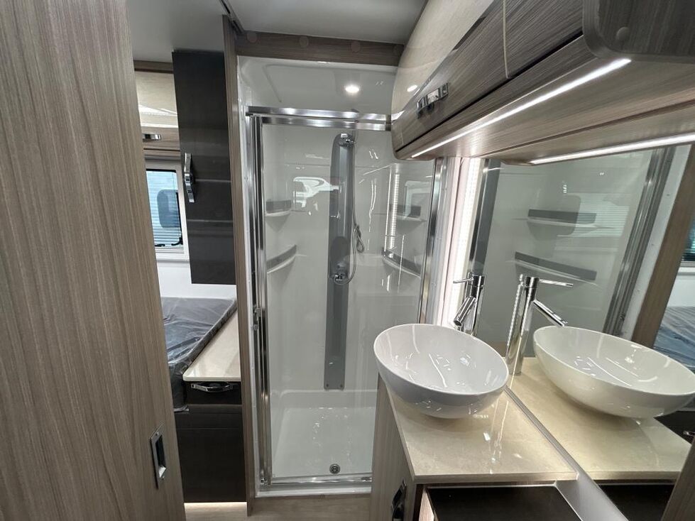 AVAN OVATION M9 C CLASS