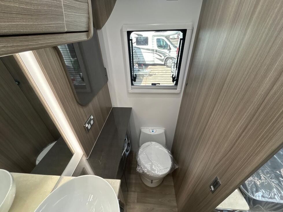 AVAN OVATION M9 C CLASS