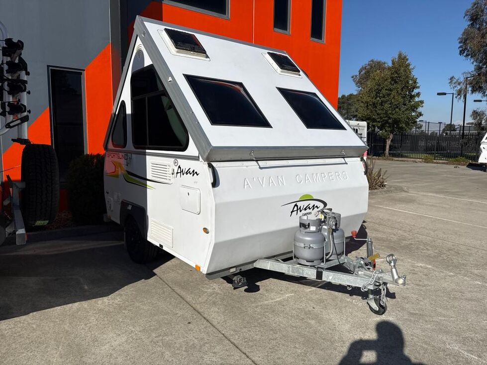 AVAN SPORTLINER CL WITH FULL CAMPROOM
