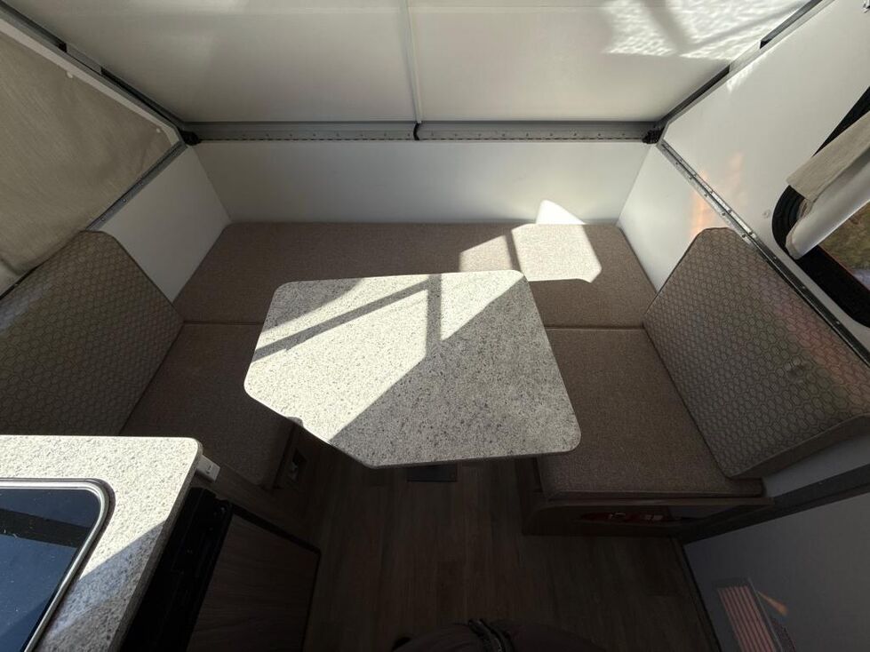 AVAN SPORTLINER CL WITH FULL CAMPROOM