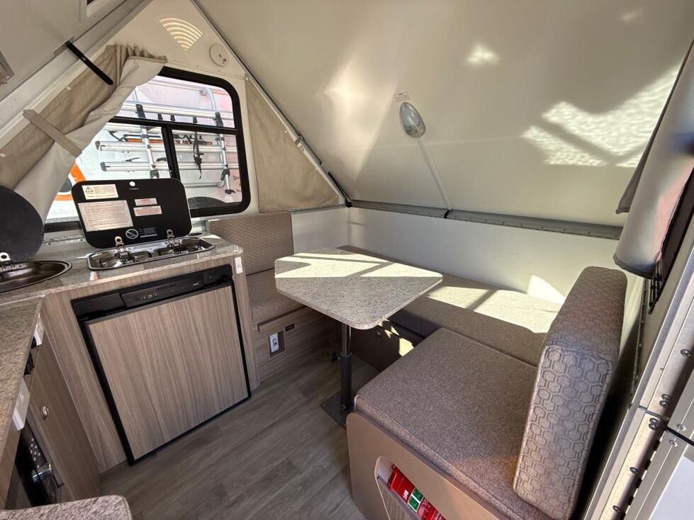 AVAN SPORTLINER CL WITH FULL CAMPROOM