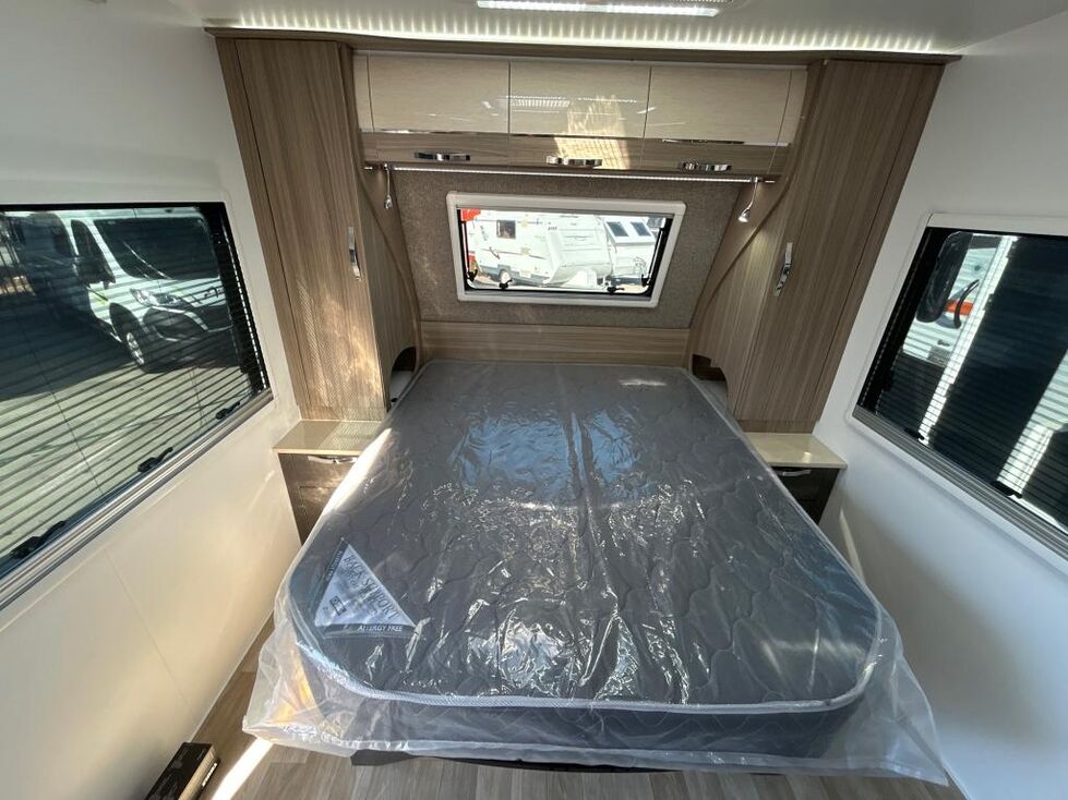 GOLF TOURER 6502 2 BUNK HARDTOP