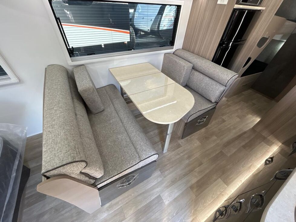 GOLF TOURER 6502 2 BUNK HARDTOP