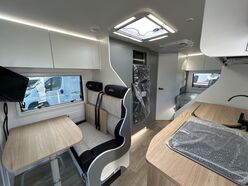 AVAN OVATION M32 B CLASS