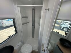 AVAN OVATION M32 C CLASS