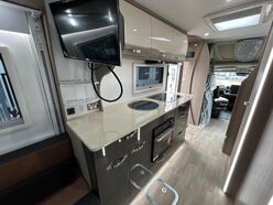 AVAN OVATION M5 B CLASS